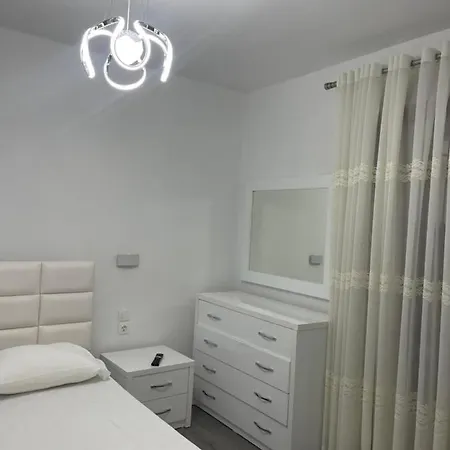 Ilia's * Pogradaş